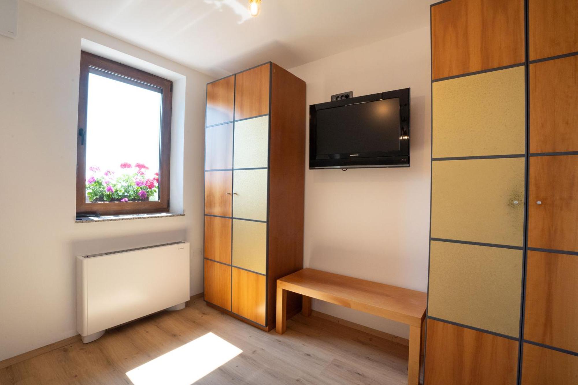 Aparthotel Hom At Vintgar Zgornje Gorje Rom bilde