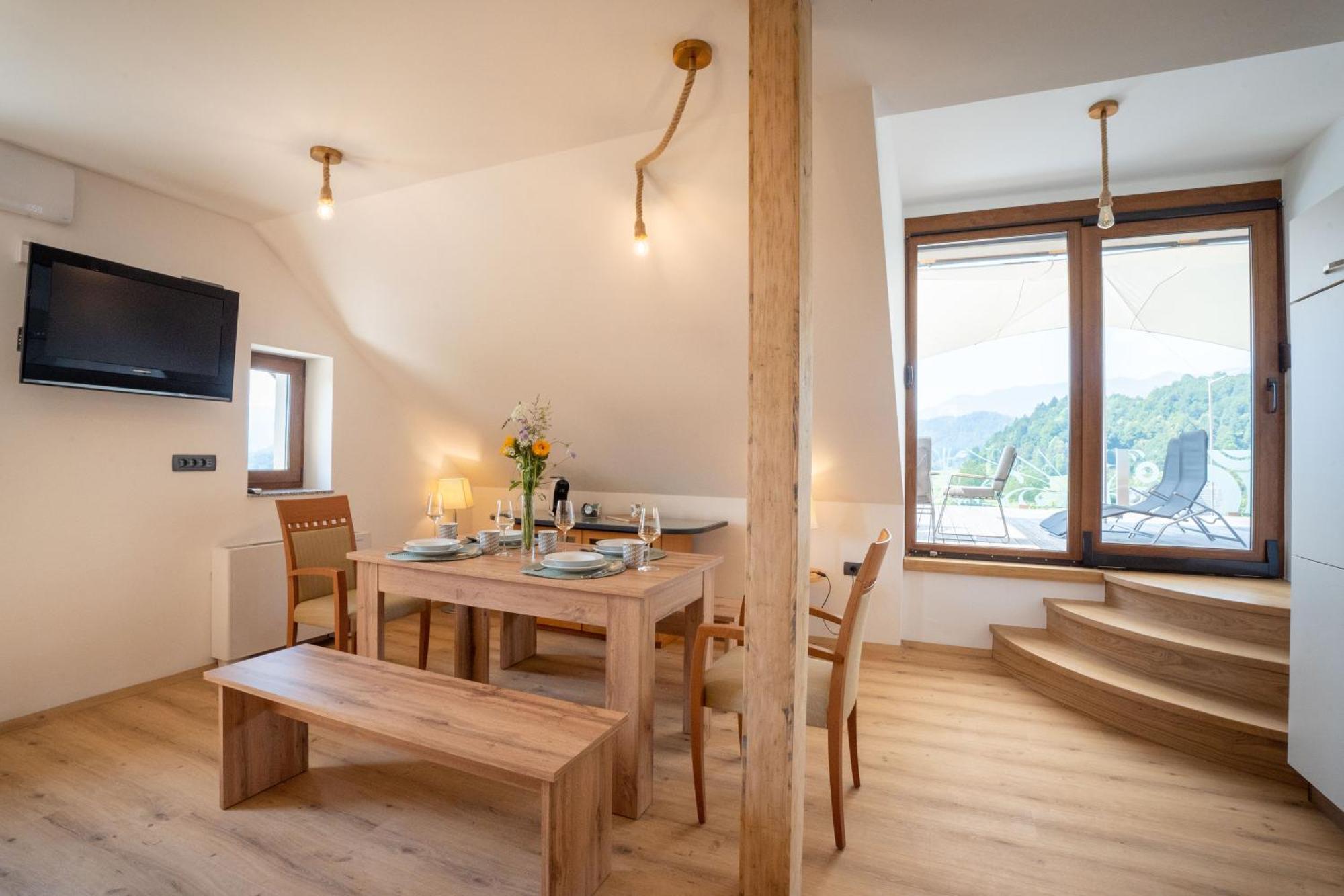 Aparthotel Hom At Vintgar Zgornje Gorje Rom bilde