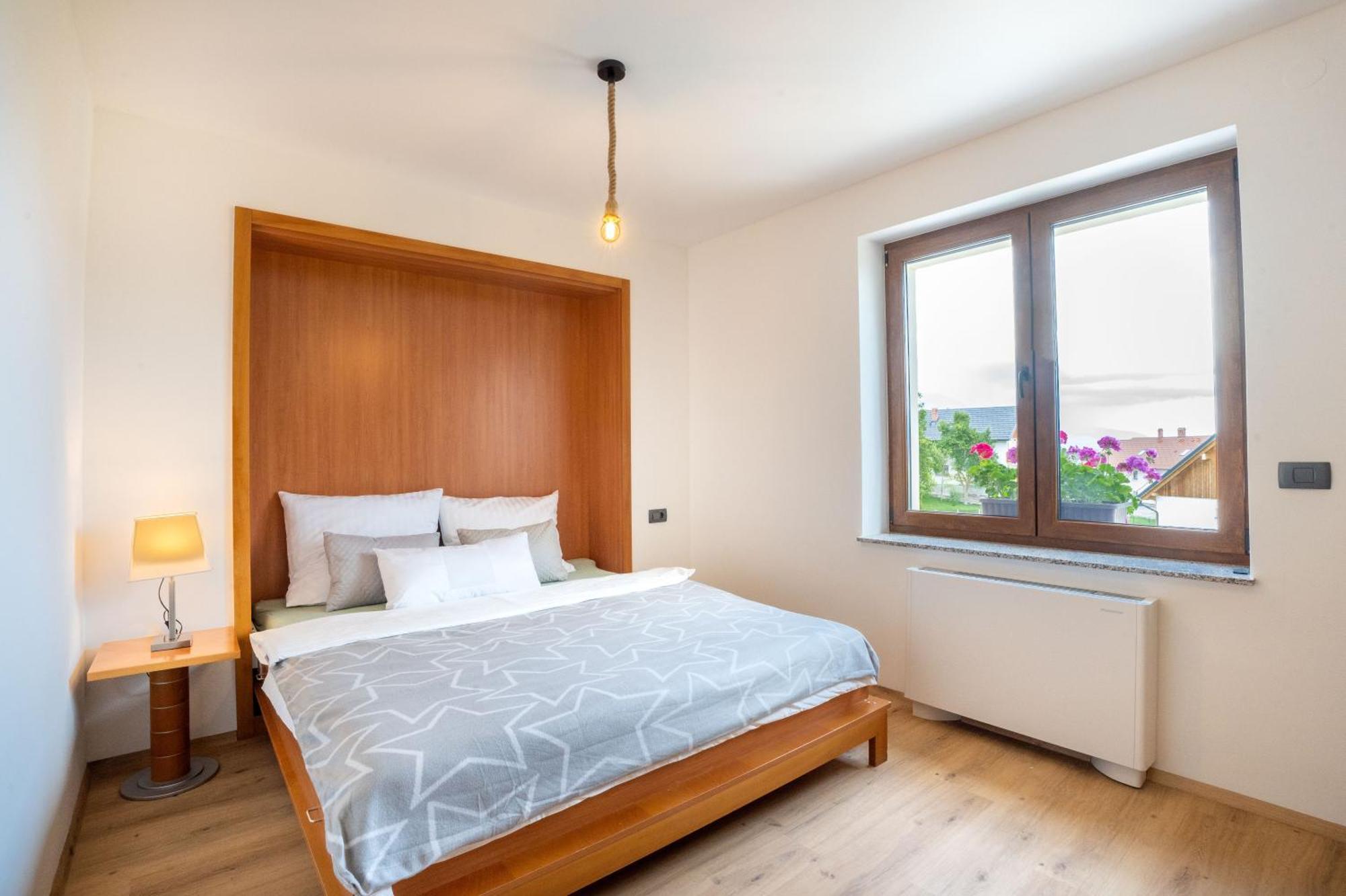 Aparthotel Hom At Vintgar Zgornje Gorje Rom bilde
