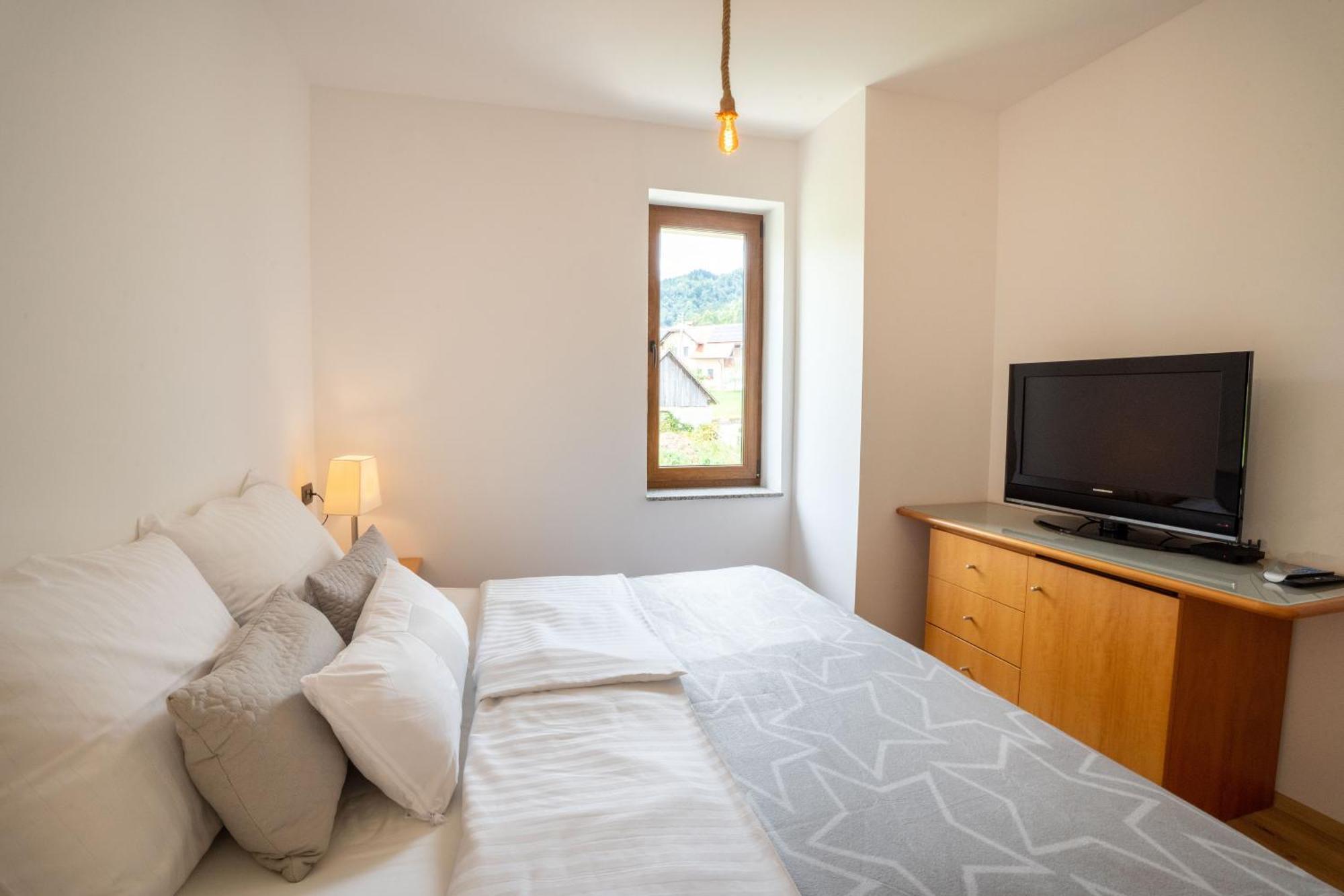Aparthotel Hom At Vintgar Zgornje Gorje Rom bilde