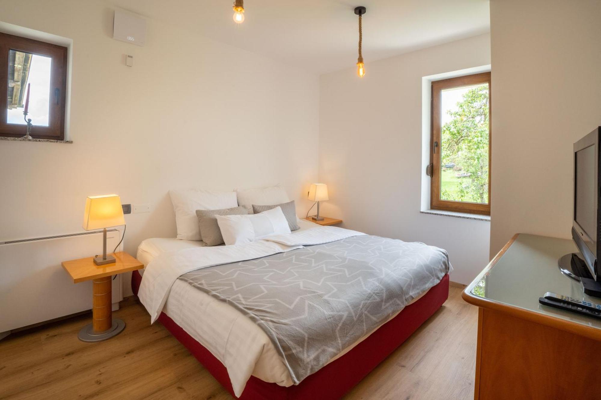 Aparthotel Hom At Vintgar Zgornje Gorje Rom bilde